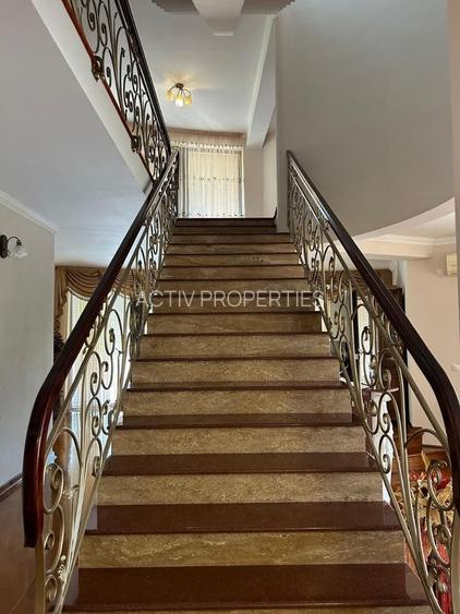 Vila Jolie Ville,D+P+1+M,7 camere,4 bai,foisor,piscina,2 parcari curte, mob,util - 11