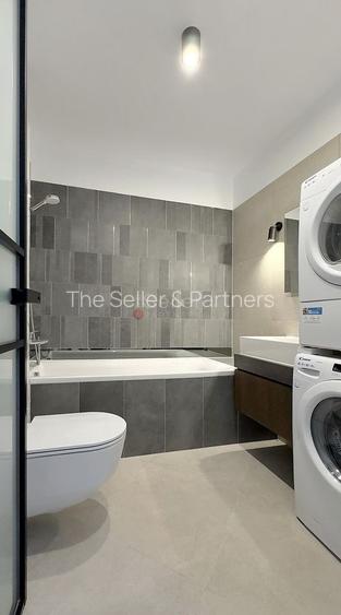 Disponibila din 25 martie - 8