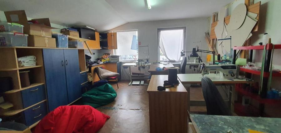 Spatiu comercial pe 2 nivele,spatii depozitare + parcari, in zona foarte buna! - 5