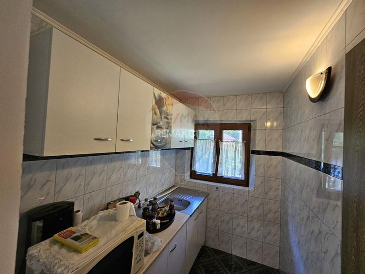 Casă solidă din cărămidă, mobilată, garaj, teren generos – Tarcău - 35