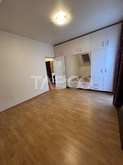 Vanzare apartament cu 2 camere decomandate cu parcare vila cartie Iris - 4