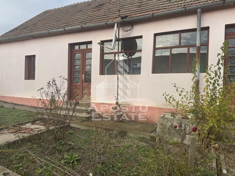 Casa veche cu teren de 2518 mp - 2