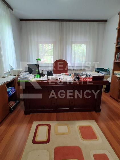 Vilă individuală 430 mp utili, teren 2.000 mp, panouri solare - 11