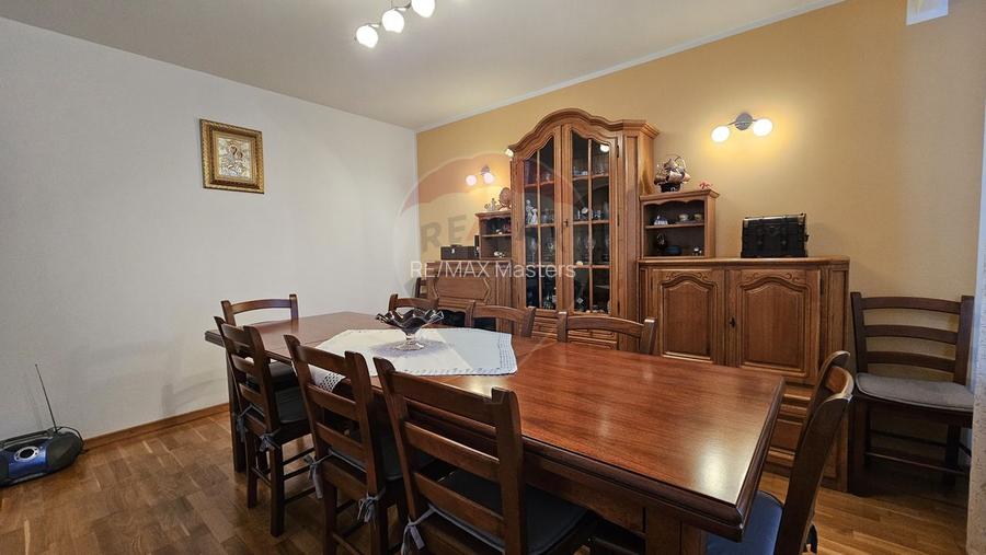 Casă / Vilă de lux cu 8 camere de vânzare in Obcini, Suceava - 20