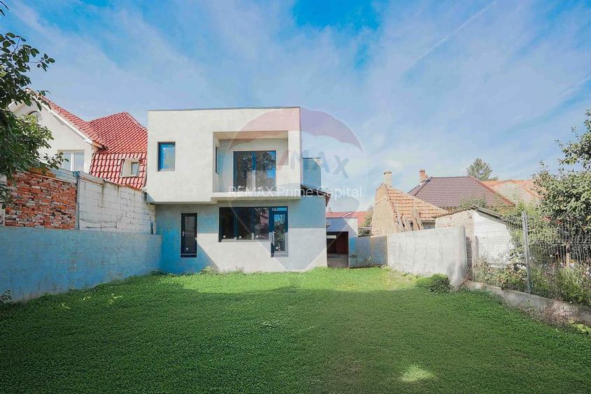 De vanzare, casa la rosu in zona centrala, Str. Emil Racovita - 3