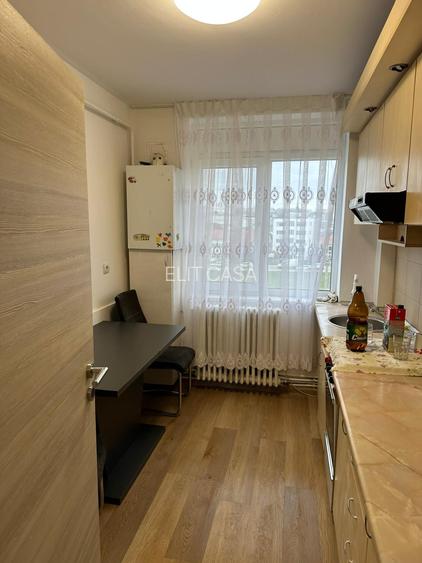 Apartament cu 3 camere, zona Podu de Piatra - 5