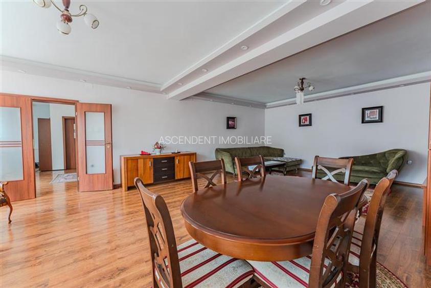 FILM! Resedinta cu identitate arhitecturala, 700mp teren, garaj 4X, Tractorul, B - 14