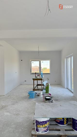 Duplex cu 5 camere, teren de 365 mp - Sanandrei