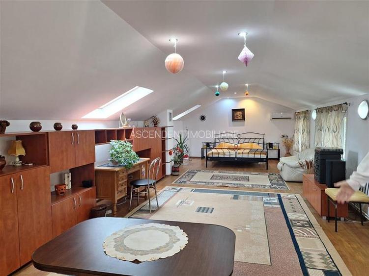 Casa Bartolomeu, pe doua nivele, stil deosebit, curte comuna - 14