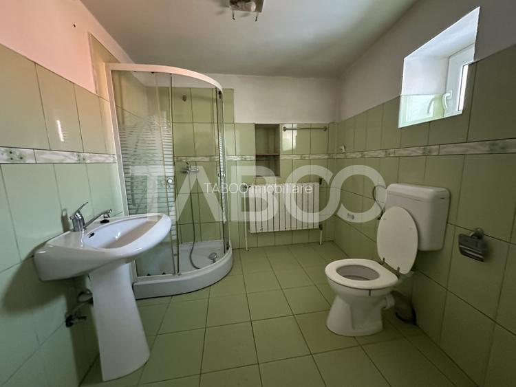 Casa cu potential de investitie 280 mp utili teren liber 2064 Cincu - 6