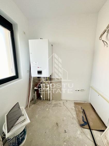 Duplex alipit cu 4 camere situat in vatra satului din Giroc