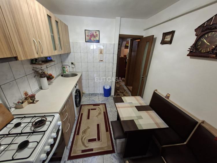 Apartament cu 2 camere decomandat, zona Nicolina - 5