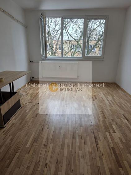 3 Camere-64MP | Reabilitat | 1975 | Creditabil | M Romancierilor 9 min - 2