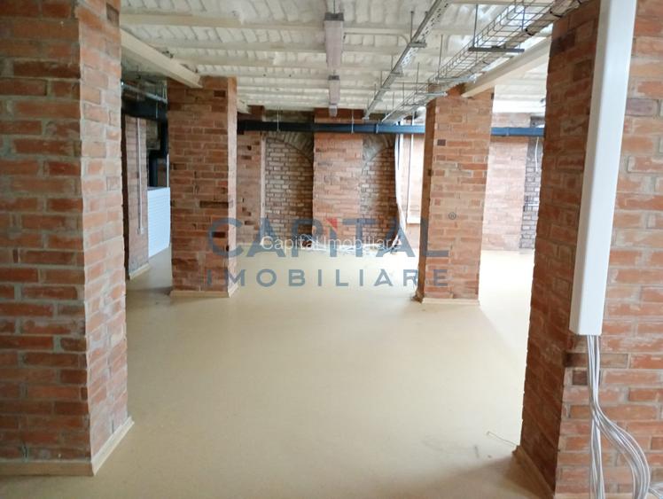 CLADIRE CU ARHITECTURA EMBLEMATICA - FOST SEDIU INTEL - 8