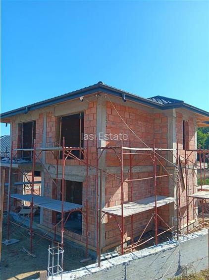 Pietrarie Barnova langa padure VILA P+E su 120mp teren 400mp (rest de plata in 3 - 2