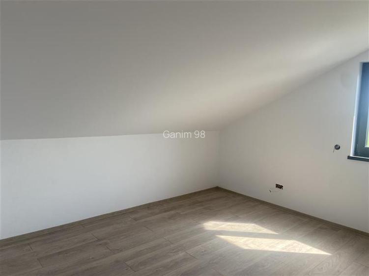 Casa de vanzare in Campineanca, parter si mansarda , suprafata 160 mp , teren 50 - 17