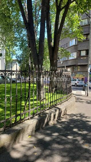 PROPRIERTAR INCHIRIEZ ap. 2 CAM, (parter inalt) str.ARMENEASCA colț cu Bd.CAROL - 13