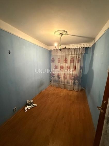 Etaj 2 - Dacia - Piata - 3 camere decomandat - liber - 4