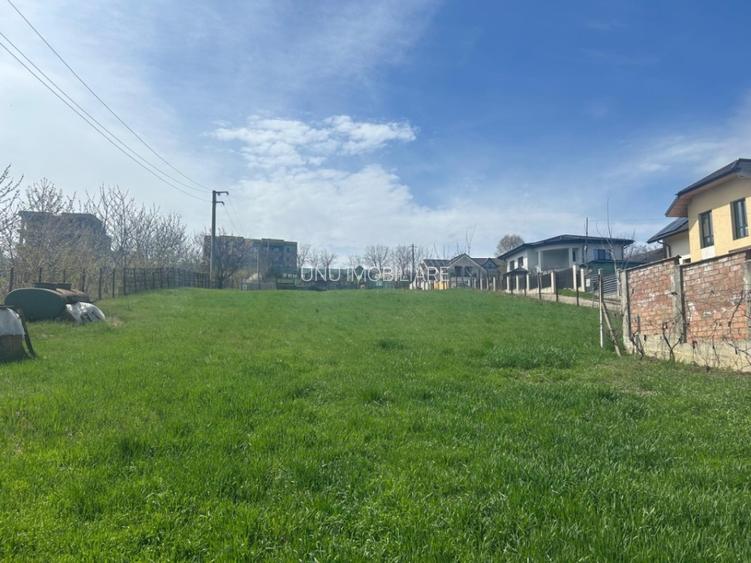 Teren 1200 mp intravilan Rediu vedere Lac Rediu toate utilitatile intre case - 4