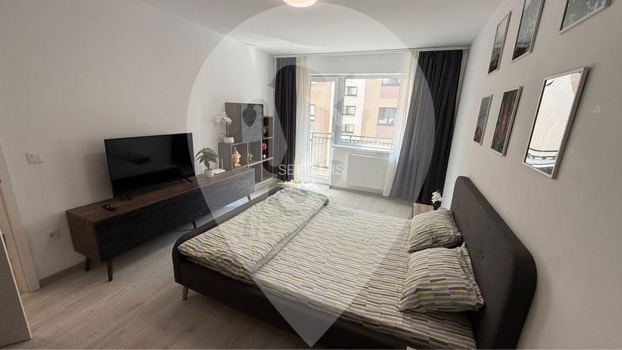 Garsoniera spatioasa 45 mp + balcon + loc parcare inclus  - 2