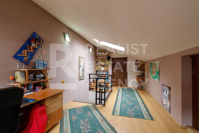 Vânzare, Duplex, 8 camere, zona Militari