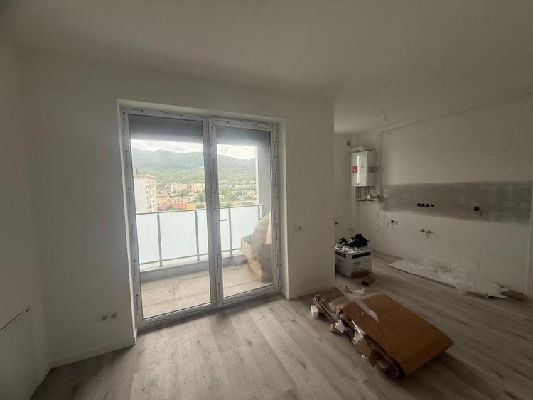 Apartament cu 3 camere finisat zona Cosbuc
