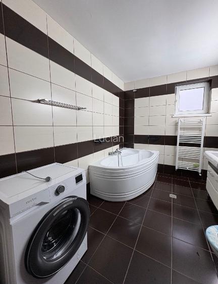 OCAZIE. Vand apartament 3 camere, in Cetate intr-o zona excelenta. - 2