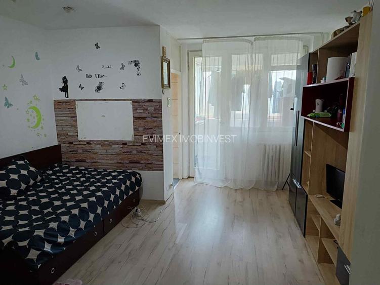 Titan - parc IOR, Piata Minis- garsoniera, an 1979-bloc reabilitat - 2