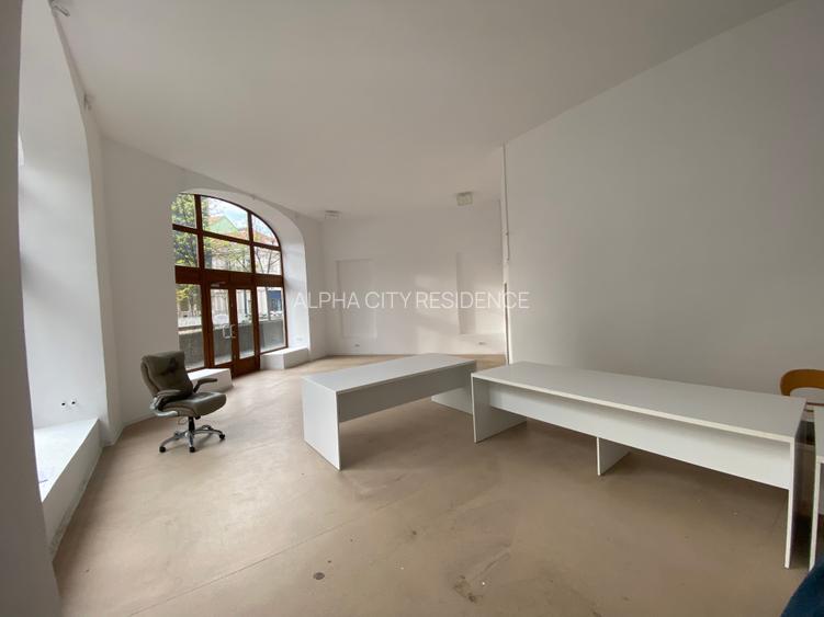 Spatiu stradal ULTRACENTRAL cu vitrine! Comision 0 - 3