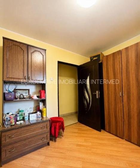 Apartament 2 camere decomandate zona KM 4-5 - 2