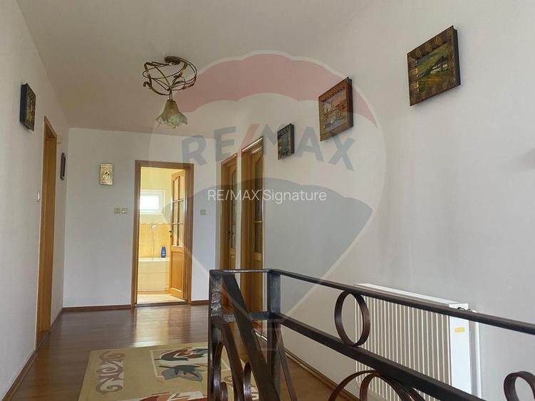 Casă / Vilă cu 5 camere de vânzare în zona Central - 33