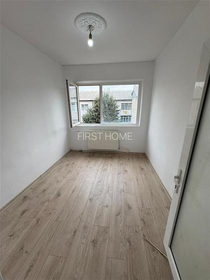 Garsoniera 12mp , de vanzare, zona Sud, etaj 4 cu acoperis - 2