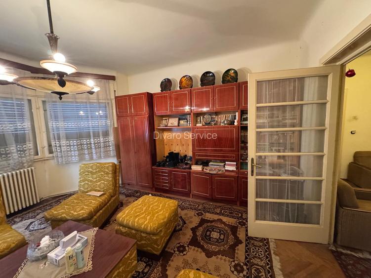 Vanzare apartament patru camere plus garsoniera in vila cartierul Armenesc curte - 3
