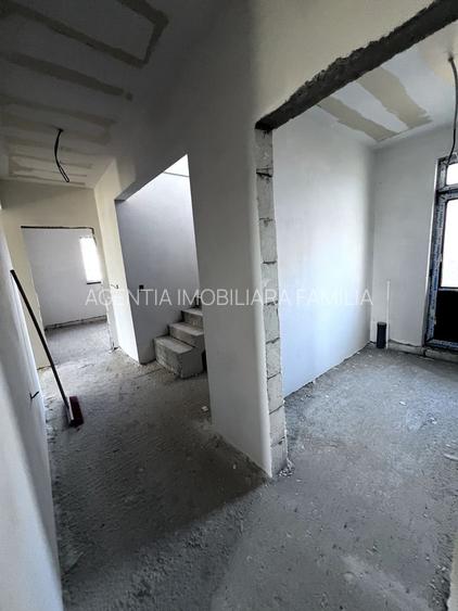 Vanzare casa P+M in Sendreni( in spatele Primariei), pret 99 000 euro - 27