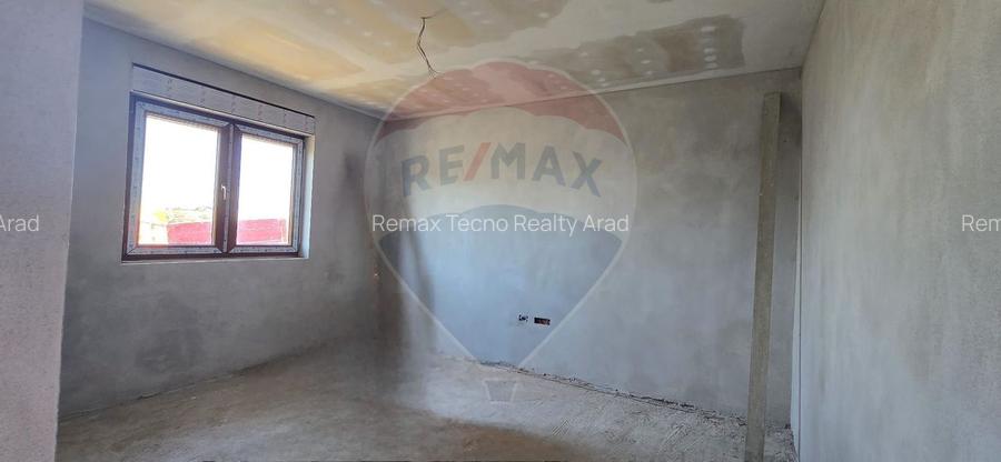 CASA CU ETAJ DE VANZARE LA GRI LA 12 KM DE ARAD ZIMANDUL NOU - 12