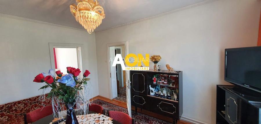 Casa cu 4 camere, garaj, teren 791 mp, zona Schit - 12