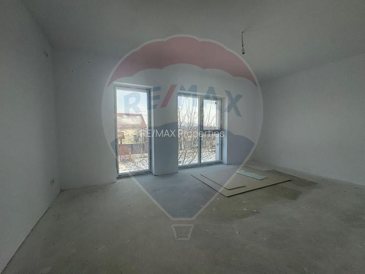 Casă / Vilă cu 4 camere de vânzare Sabareni - 9