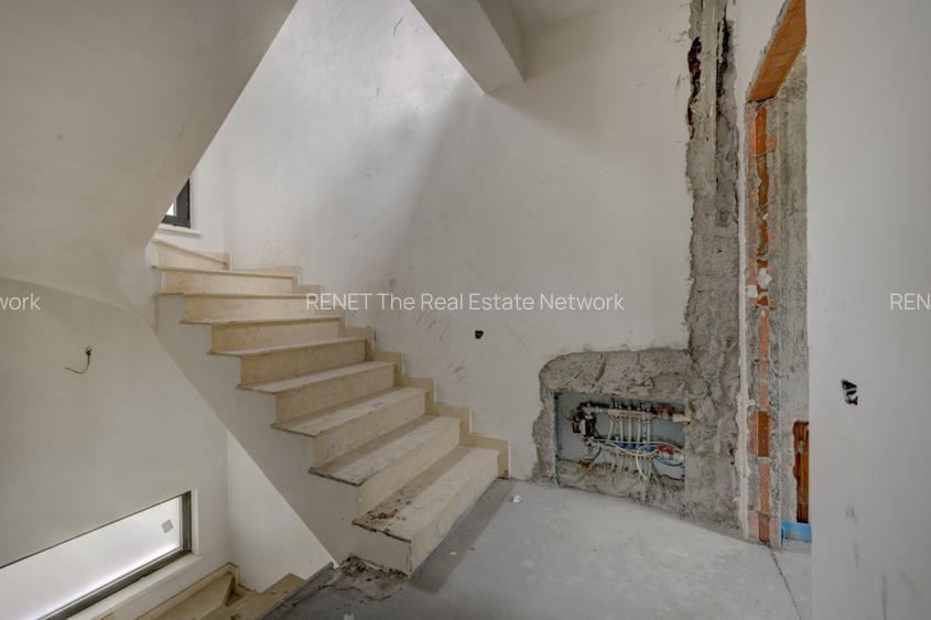 Casa se preda finisata - 4 bai -3 dormitoare - curte - parcare -  metrou Păcii - 14