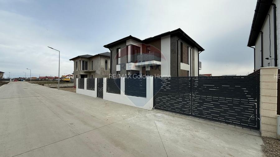 Casă / Vilă cu 4 camere Strada Vrancei - 2