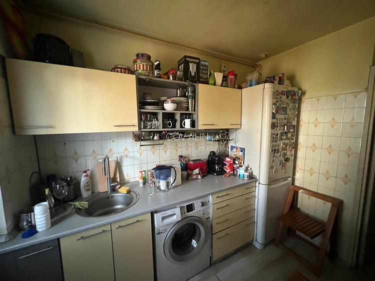 Apartament 2 camere in Strada Cometei, etaj 1, semidecomandat, liber la vanzare! - 2