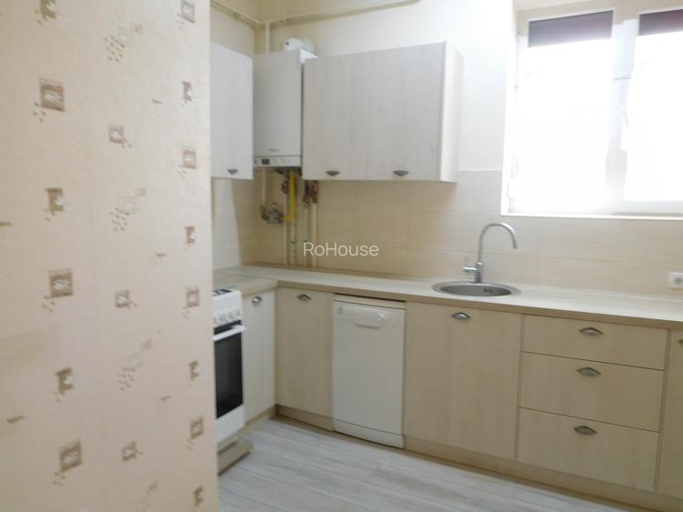 Chirie apartament in casa - 2