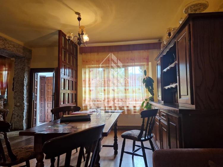 Casa familiala cu spatiu comercial si garaj P+1E+M 720 Mp - 16