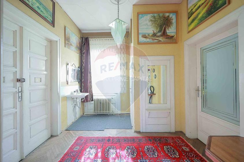 Casă Evreiască de Vânzare, Singur în Curte în zona Ultracentral - 4