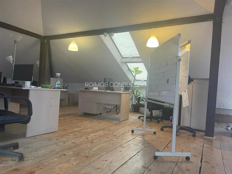 Mansarda primitoare, open space 153 mp, intr-o cladire de birouri, curte - 2