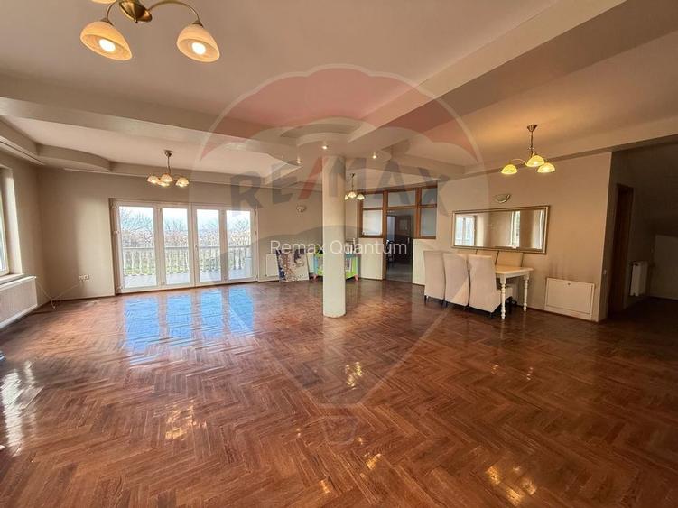 De vânzare Casă spațioasă cu teren 1.000 mp Beverly Hills, Sanmartin - 4