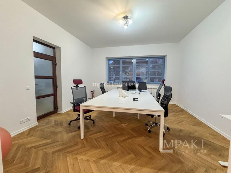 Vila impresionanta cu 12 incaperi in Andrei Muresanu - 5