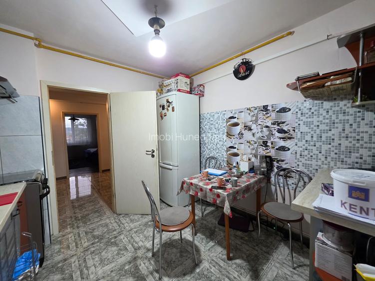 Apartament 3 camere decomandat, Deva - Str. Progresului 65 mp Etaj 4 - 2