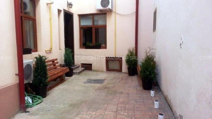 Vila de vanzare Romana - ASE - 2