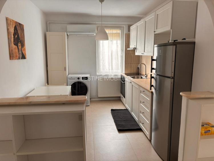 Apartament cu 2 camere decomandat, etaj intermediar, situat in cartierul Astra - 9