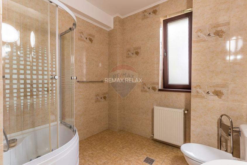Apartament spațios cu 4 camere și terasă, zona Bucium - 8